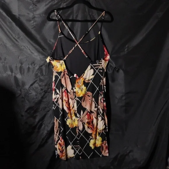 Jr Plus Size Spaghetti Strap Floral Mini Dress –Sizes 1x-3x Avail - Picture 6 of 9